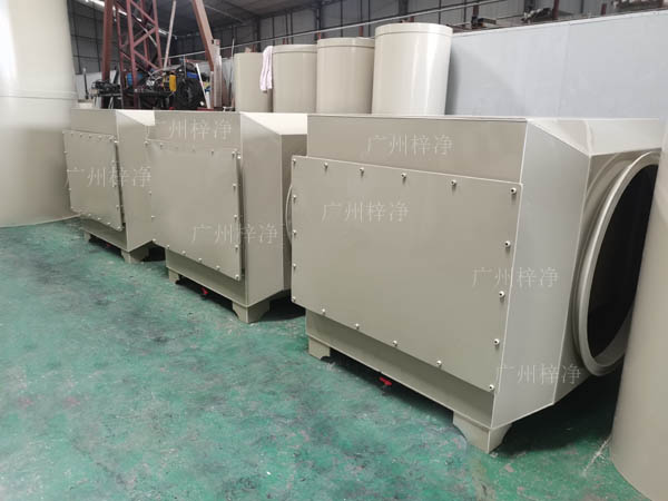 PP活性炭吸附箱又名活性炭吸附塔主要是利用過濾以及吸附法將廢氣中的有機物質(zhì)去除。